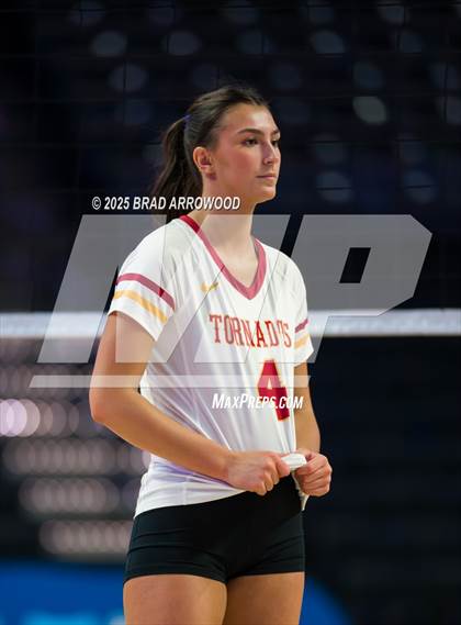 Thumbnail 1 in Hickory vs. Seaforth (NCHSAA 5A Final) photogallery.