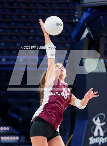 Thumbnail 3 in Hickory vs. Seaforth (NCHSAA 5A Final) photogallery.