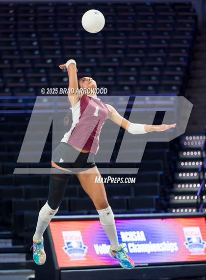 Thumbnail 1 in Hickory vs. Seaforth (NCHSAA 5A Final) photogallery.