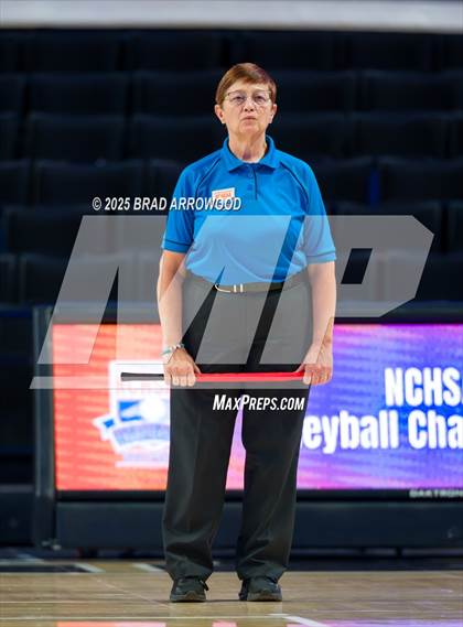 Thumbnail 1 in Hickory vs. Seaforth (NCHSAA 5A Final) photogallery.