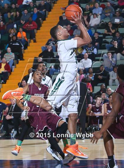 Thumbnail 2 in Brentwood vs Aquinas Institute (NYSPHSAA Class AA Semifinal) photogallery.