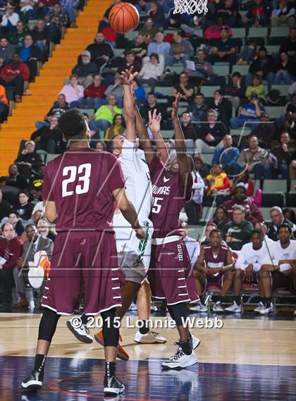Thumbnail 3 in Brentwood vs Aquinas Institute (NYSPHSAA Class AA Semifinal) photogallery.