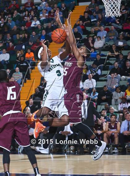 Thumbnail 3 in Brentwood vs Aquinas Institute (NYSPHSAA Class AA Semifinal) photogallery.