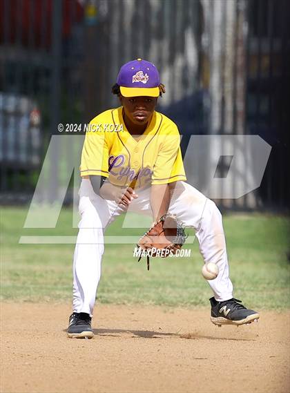 Thumbnail 2 in Firebaugh vs. Lynwood photogallery.