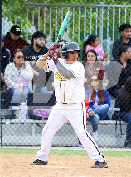 Thumbnail 3 in Firebaugh vs. Lynwood photogallery.