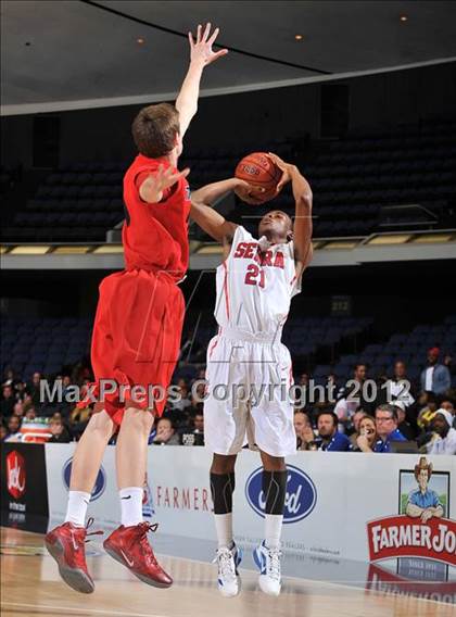 Thumbnail 3 in Lutheran vs. Serra (CIF SS D4AA Final) photogallery.