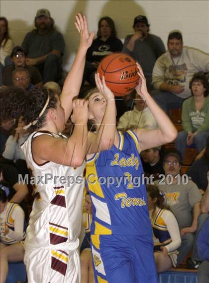 Thumbnail 1 in Elk County Catholic vs Otto Eldred (District 9 Class A Semifinal) photogallery.