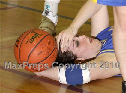 Thumbnail 2 in Elk County Catholic vs Otto Eldred (District 9 Class A Semifinal) photogallery.