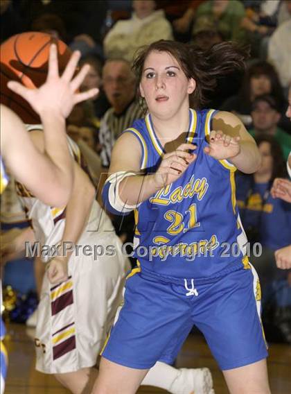 Thumbnail 2 in Elk County Catholic vs Otto Eldred (District 9 Class A Semifinal) photogallery.