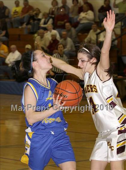 Thumbnail 2 in Elk County Catholic vs Otto Eldred (District 9 Class A Semifinal) photogallery.