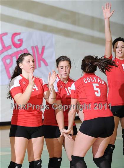 Thumbnail 2 in Colfax vs. Regis (WIAA Regional Finals) photogallery.
