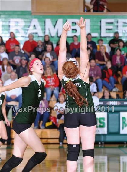 Thumbnail 3 in Colfax vs. Regis (WIAA Regional Finals) photogallery.