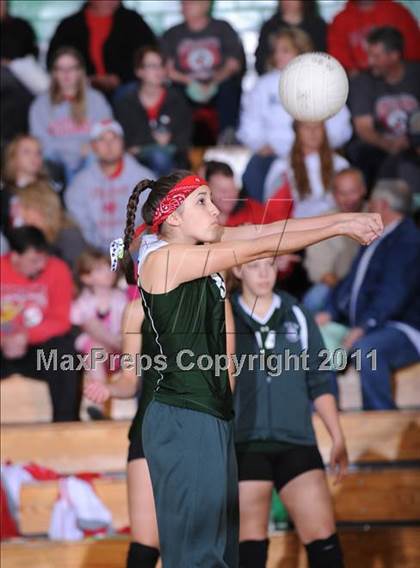 Thumbnail 2 in Colfax vs. Regis (WIAA Regional Finals) photogallery.