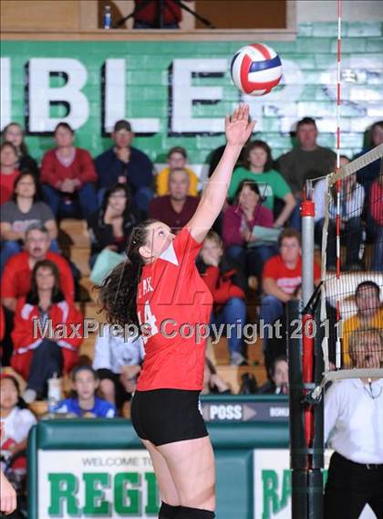 Thumbnail 1 in Colfax vs. Regis (WIAA Regional Finals) photogallery.