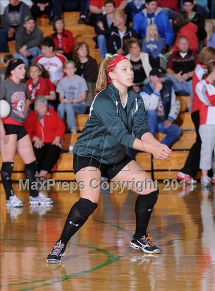 Thumbnail 3 in Colfax vs. Regis (WIAA Regional Finals) photogallery.
