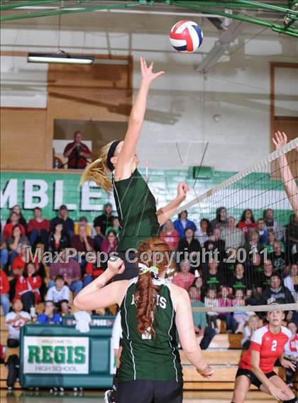 Thumbnail 3 in Colfax vs. Regis (WIAA Regional Finals) photogallery.