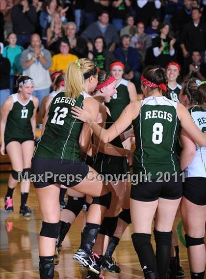Thumbnail 3 in Colfax vs. Regis (WIAA Regional Finals) photogallery.