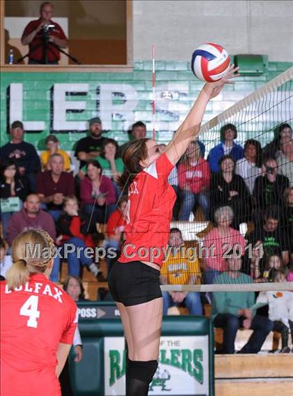 Thumbnail 3 in Colfax vs. Regis (WIAA Regional Finals) photogallery.