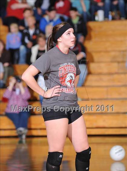 Thumbnail 2 in Colfax vs. Regis (WIAA Regional Finals) photogallery.