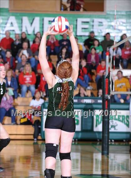 Thumbnail 2 in Colfax vs. Regis (WIAA Regional Finals) photogallery.
