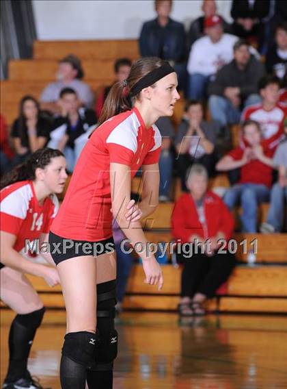 Thumbnail 3 in Colfax vs. Regis (WIAA Regional Finals) photogallery.