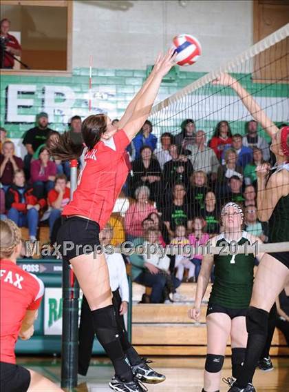 Thumbnail 1 in Colfax vs. Regis (WIAA Regional Finals) photogallery.