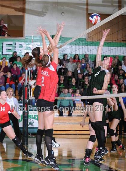 Thumbnail 1 in Colfax vs. Regis (WIAA Regional Finals) photogallery.