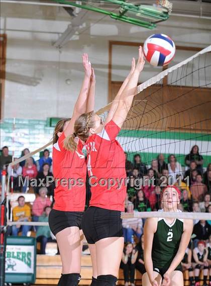 Thumbnail 1 in Colfax vs. Regis (WIAA Regional Finals) photogallery.