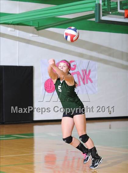 Thumbnail 2 in Colfax vs. Regis (WIAA Regional Finals) photogallery.
