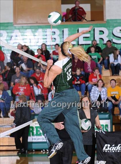 Thumbnail 1 in Colfax vs. Regis (WIAA Regional Finals) photogallery.