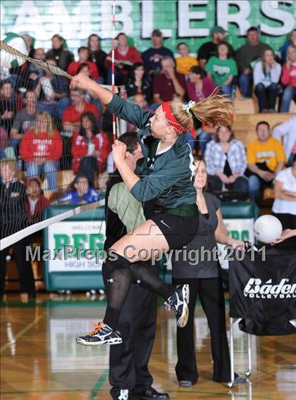Thumbnail 1 in Colfax vs. Regis (WIAA Regional Finals) photogallery.