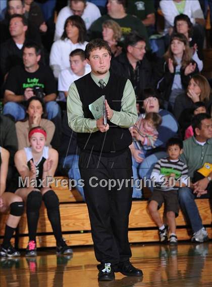 Thumbnail 2 in Colfax vs. Regis (WIAA Regional Finals) photogallery.