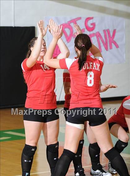 Thumbnail 2 in Colfax vs. Regis (WIAA Regional Finals) photogallery.