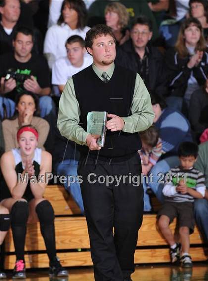 Thumbnail 3 in Colfax vs. Regis (WIAA Regional Finals) photogallery.