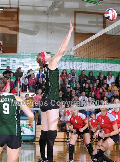 Thumbnail 1 in Colfax vs. Regis (WIAA Regional Finals) photogallery.