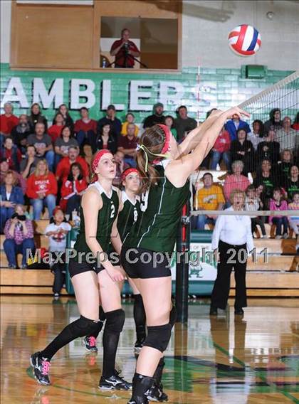 Thumbnail 3 in Colfax vs. Regis (WIAA Regional Finals) photogallery.