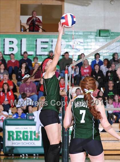 Thumbnail 3 in Colfax vs. Regis (WIAA Regional Finals) photogallery.