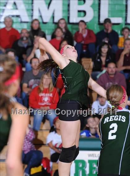 Thumbnail 2 in Colfax vs. Regis (WIAA Regional Finals) photogallery.