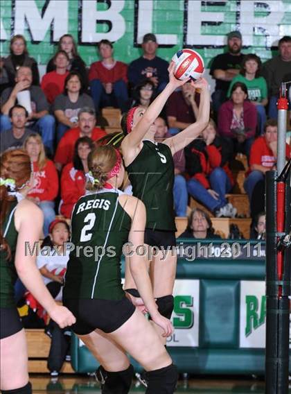 Thumbnail 3 in Colfax vs. Regis (WIAA Regional Finals) photogallery.