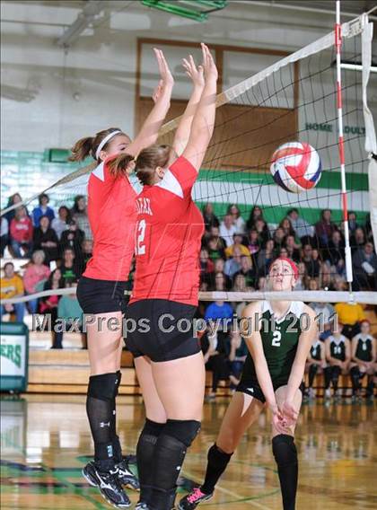 Thumbnail 3 in Colfax vs. Regis (WIAA Regional Finals) photogallery.