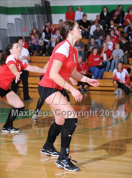 Thumbnail 2 in Colfax vs. Regis (WIAA Regional Finals) photogallery.