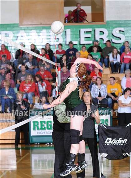 Thumbnail 3 in Colfax vs. Regis (WIAA Regional Finals) photogallery.
