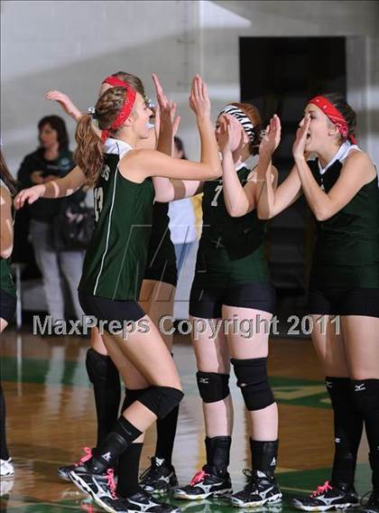 Thumbnail 3 in Colfax vs. Regis (WIAA Regional Finals) photogallery.