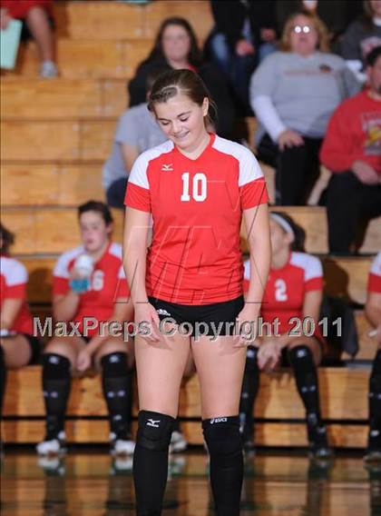 Thumbnail 2 in Colfax vs. Regis (WIAA Regional Finals) photogallery.