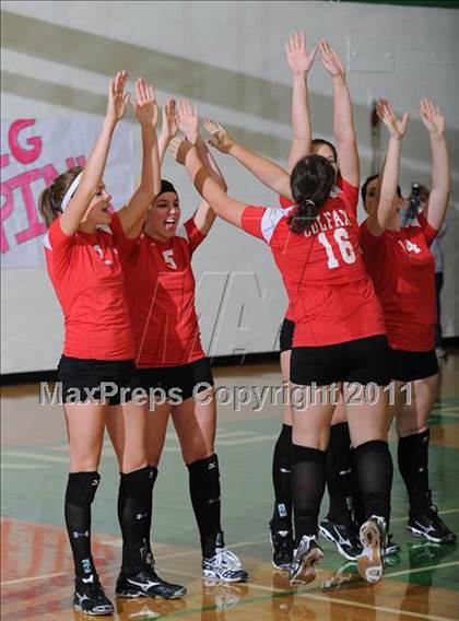 Thumbnail 1 in Colfax vs. Regis (WIAA Regional Finals) photogallery.