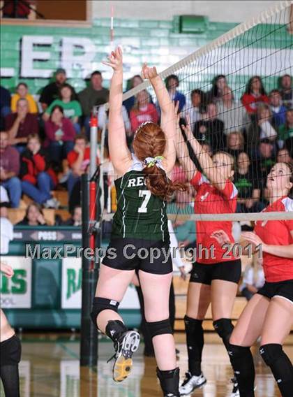 Thumbnail 2 in Colfax vs. Regis (WIAA Regional Finals) photogallery.