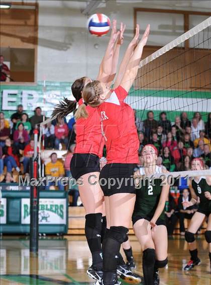 Thumbnail 1 in Colfax vs. Regis (WIAA Regional Finals) photogallery.