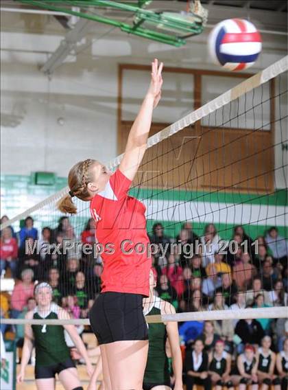 Thumbnail 3 in Colfax vs. Regis (WIAA Regional Finals) photogallery.