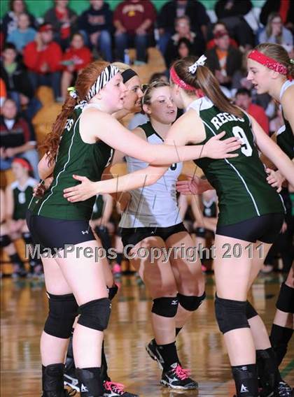 Thumbnail 2 in Colfax vs. Regis (WIAA Regional Finals) photogallery.