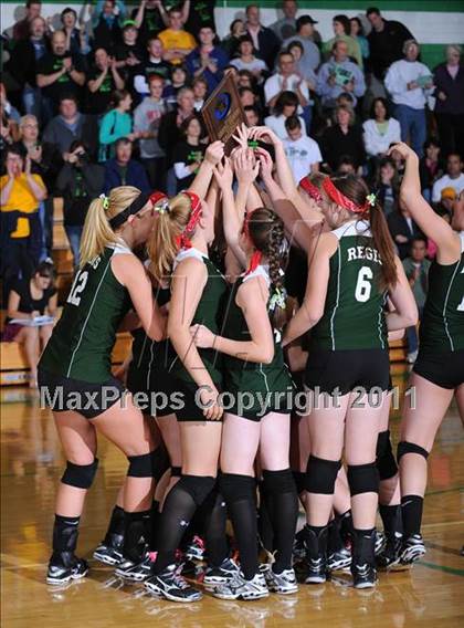 Thumbnail 1 in Colfax vs. Regis (WIAA Regional Finals) photogallery.